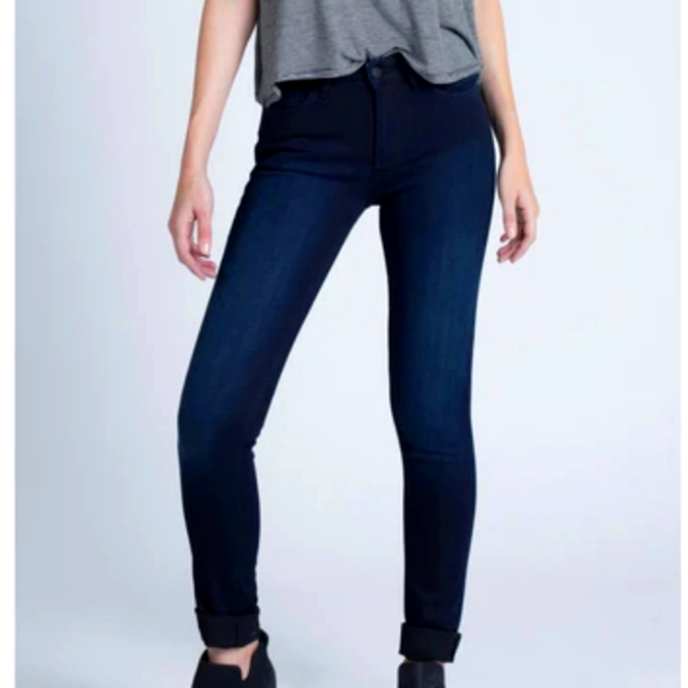 Dish denim Straight and Narrow Dark wash